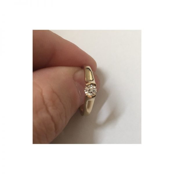 Elegantný zásnubný prsteň s diamantom 0.30 ct