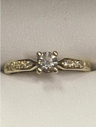 Romantický zásnubný prsteň s diamantom 0.30 ct